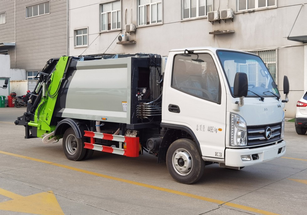 凱馬藍(lán)胖5.5方壓縮垃圾車 凱馬藍(lán)胖5.5方壓縮垃圾車